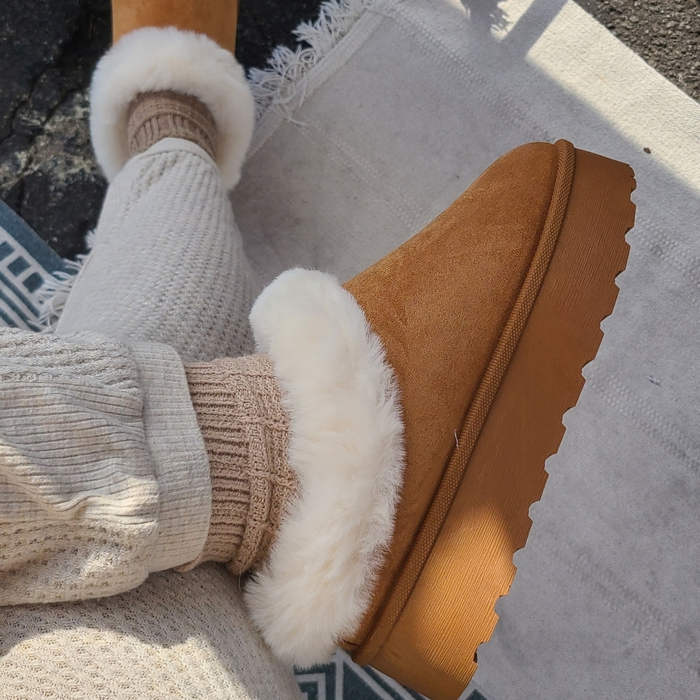 🍂🐻The Autumn// Tan faux fur lined platform slippers - Picture 4 of 5